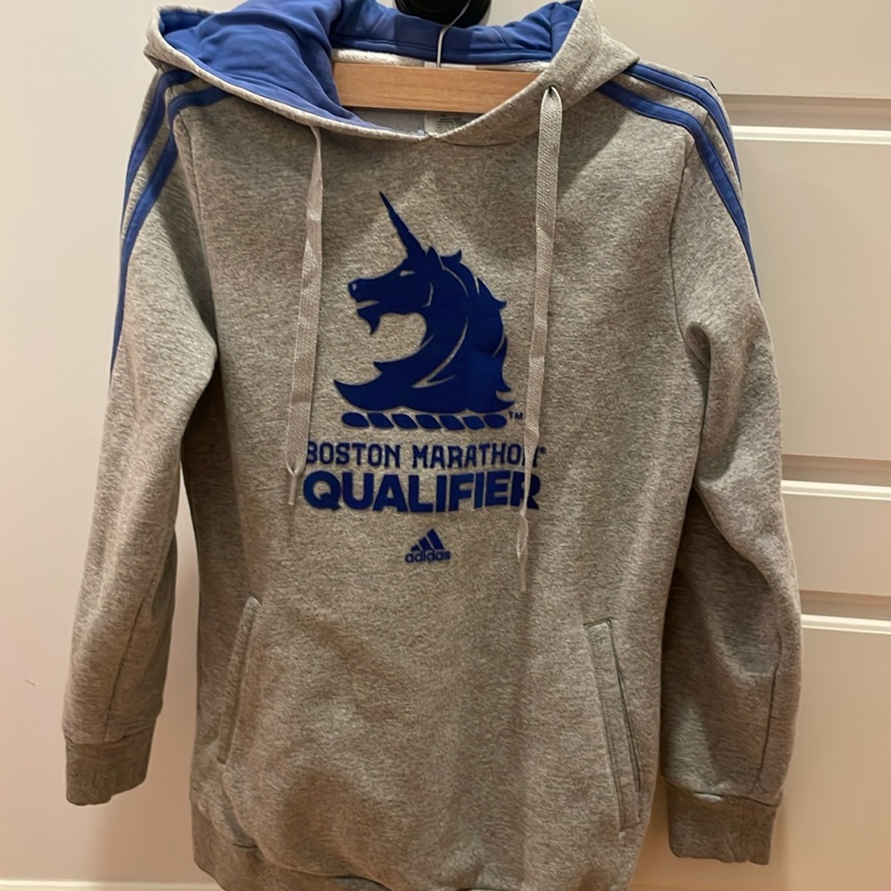 Vintage looking adidas sweatshirt women’s S